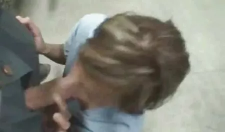 Tetovált meleg Brad maszturbál, mielőtt egy nagy cum robbanás egy teljes film porno amatőr videó.