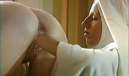 Skinny szexvideo teljes film Myra Dimov kényszeríti őt, hogy mielőtt csatlakozik egy hármasban.