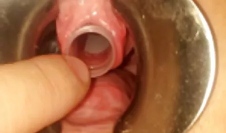 Busty teljes pornofilmek játszik vele rózsaszín punci
