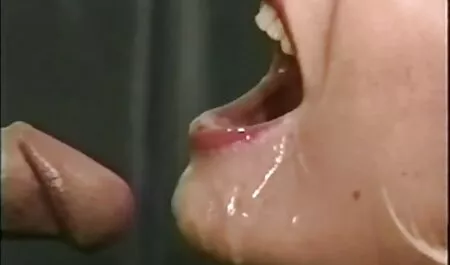 Vibrátor vagy Fasz? Eva mindkettőjüket sexfilmek magyarul akarja.