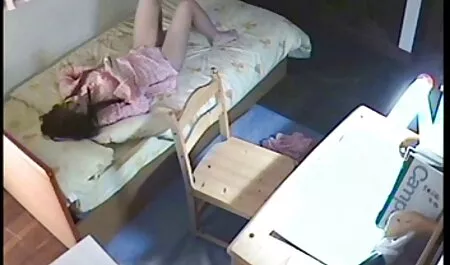 Szeret játszani vele punci, miközben teljes pornó filmek Faszt Szopott.