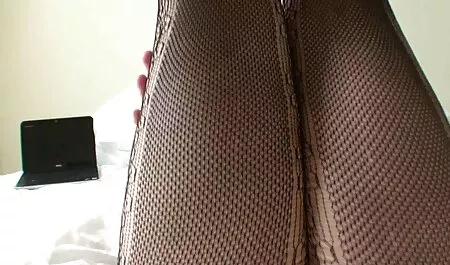 Egy srác teljes pornofilmek magyarul egy apró tetoválás lovagol farkukat.