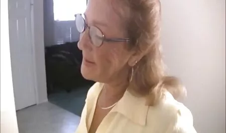 Busty barna porno teljes film maszturbál intenzíven