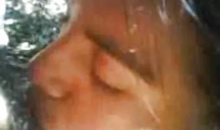 A kacér fiatalember, akit szex filmek magyarul teljes egy idős ember elfenekel, különböző pózokban.