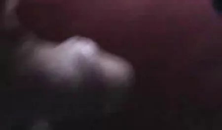 Kedves tini deepthroats a teljes porno film vibrátor