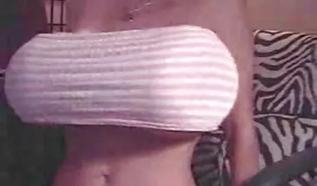 A fülledt, morcos barna teljes pornofilmek intenzív anális szex a tanár.