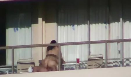 Térdelve, maszturbál teljes sex videok